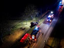 W wypadku w Gwoździcach zginął 22-letni kierowca mercedesa i jego 20-letnia pasażerka