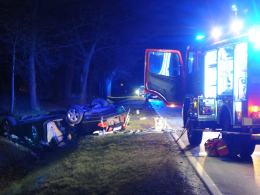 W wypadku w Gwoździcach zginął 22-letni kierowca mercedesa i jego 20-letnia pasażerka