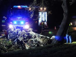 W wypadku w Gwoździcach zginął 22-letni kierowca mercedesa i jego 20-letnia pasażerka