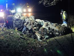 W wypadku w Gwoździcach zginął 22-letni kierowca mercedesa i jego 20-letnia pasażerka
