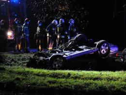 W wypadku w Gwoździcach zginął 22-letni kierowca mercedesa i jego 20-letnia pasażerka