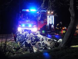 W wypadku w Gwoździcach zginął 22-letni kierowca mercedesa i jego 20-letnia pasażerka