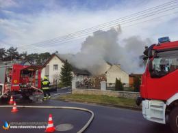 Pożar budynku jednorodzinnego w Zawadzie. W akcji 8 zastępów straży