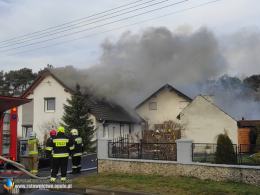 Pożar budynku jednorodzinnego w Zawadzie. W akcji 8 zastępów straży