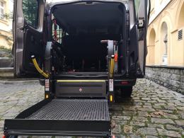 Mikrobus trafił do Domu Pomocy Społecznej w Prószkowie