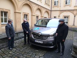 Mikrobus trafił do Domu Pomocy Społecznej w Prószkowie