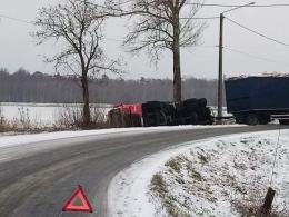 Na drogach zalega błoto pośniegowe. Jeśli nie musimy, nie wyjeżdżajmy w trasę