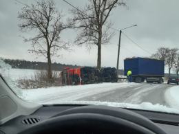 Na drogach zalega błoto pośniegowe. Jeśli nie musimy, nie wyjeżdżajmy w trasę