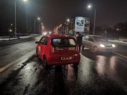 Policja szuka kierowcy, który uderzył w dwa auta i uciekł z miejsca zdarzenia