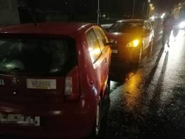 Policja szuka kierowcy, który uderzył w dwa auta i uciekł z miejsca zdarzenia