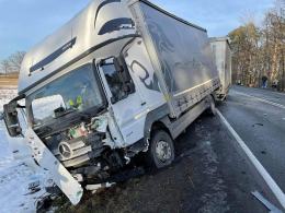Poważny wypadek przed Zawadą. Zderzenie ciężarówki i osobówki