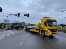 Kierujący ciągnikiem rolniczym wypadł z drogi. Kierowca ukarany mandatem