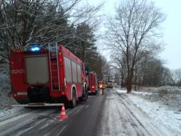 Niebezpiecznie na drogach. Dachowanie w pobliżu Popielowa