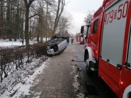 Kobieta wymusiła pierwszeństwo. Doszło do dachowania