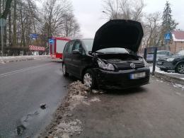 Kobieta wymusiła pierwszeństwo. Doszło do dachowania