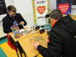 Ponad 200 tysięcy złotych w puszkach wolontariuszy opolskiego Sztabu WOŚP. Trwa liczenie
