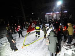 Przed Młodzieżowym Domem Kultury rozbłysło symboliczne "Światełko do nieba"