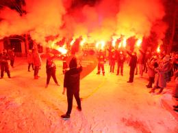 Przed Młodzieżowym Domem Kultury rozbłysło symboliczne "Światełko do nieba"