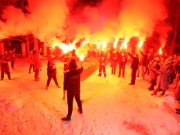Przed Młodzieżowym Domem Kultury rozbłysło symboliczne "Światełko do nieba"