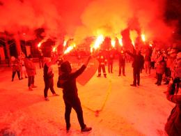 Przed Młodzieżowym Domem Kultury rozbłysło symboliczne "Światełko do nieba"