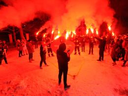 Przed Młodzieżowym Domem Kultury rozbłysło symboliczne "Światełko do nieba"