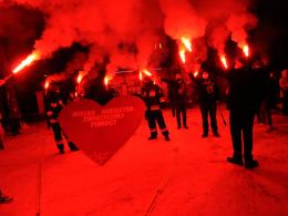 Przed Młodzieżowym Domem Kultury rozbłysło symboliczne "Światełko do nieba"