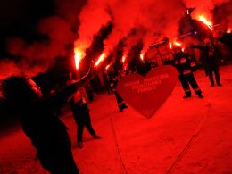Przed Młodzieżowym Domem Kultury rozbłysło symboliczne "Światełko do nieba"