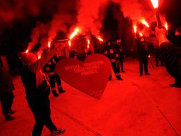 Przed Młodzieżowym Domem Kultury rozbłysło symboliczne "Światełko do nieba"