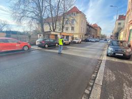 Mężczyzna w kamizelce "policja" zatrzymywał ruch na 1-Maja w Opolu. Szuka go policja