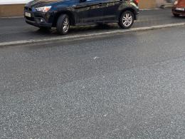 Mężczyzna w kamizelce "policja" zatrzymywał ruch na 1-Maja w Opolu. Szuka go policja