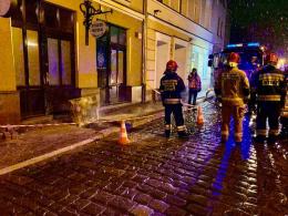 Zimna noc w centrum Opola. Trwa usuwanie awarii sieci ciepłowniczej