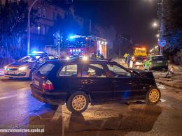 Zderzenie BMW i Skody w Kluczborku. Dwie osoby trafiły do szpitala