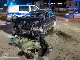 Zderzenie BMW i Skody w Kluczborku. Dwie osoby trafiły do szpitala