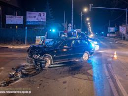 Zderzenie BMW i Skody w Kluczborku. Dwie osoby trafiły do szpitala