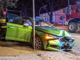 Zderzenie BMW i Skody w Kluczborku. Dwie osoby trafiły do szpitala