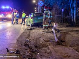 Zderzenie BMW i Skody w Kluczborku. Dwie osoby trafiły do szpitala