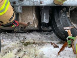 Samochód ciężarowy stanął w poprzek drogi blokując dwa pasy A4