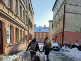 Karmią i ubierają bezdomnych, ale zasoby szybko się kończą