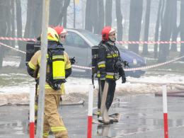 13 zastępów straży walczy z pożarem Żabki na osiedlu AK