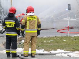 13 zastępów straży walczy z pożarem Żabki na osiedlu AK