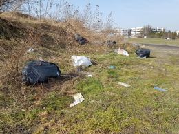 Toniemy w śmieciach. Nielegalne wysypisko koło dawnej spalarni