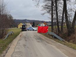 74-letni motorowerzysta zginął na drodze. Wypadek w powiecie strzeleckim