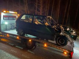96-letni kierowca wjechał w naczepę ciągnika rolniczego. Zdarzenie w Prószkowie