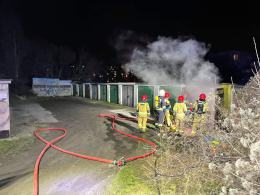 Pożar w garażach na Luboszyckiej. Jedna osoba nie żyje, dwie zostały ranne