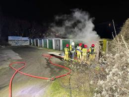 Pożar w garażach na Luboszyckiej. Jedna osoba nie żyje, dwie zostały ranne