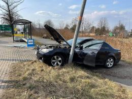 Kierująca BMW staranowała przystanek na ulicy Częstochowskiej