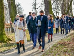 Prezydent Arkadiusz Wiśniewski podarował pół mln zł na zakup Pałacyku w Chróścinie