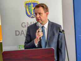 Prezydent Arkadiusz Wiśniewski podarował pół mln zł na zakup Pałacyku w Chróścinie