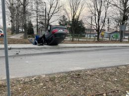 Zderzenie volvo z mercedesem w Opolu. Trzy osoby przewiezione do szpitala