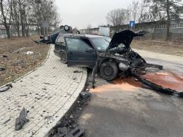 Zderzenie volvo z mercedesem w Opolu. Trzy osoby przewiezione do szpitala
